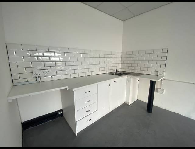 114M² OFFICE TO LET IN BROOKLYN